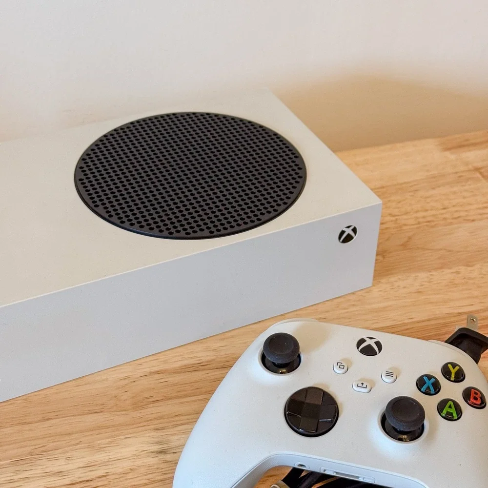 Microsoft Xbox Series S 500GB Console Robot White with Rechargeable Controller